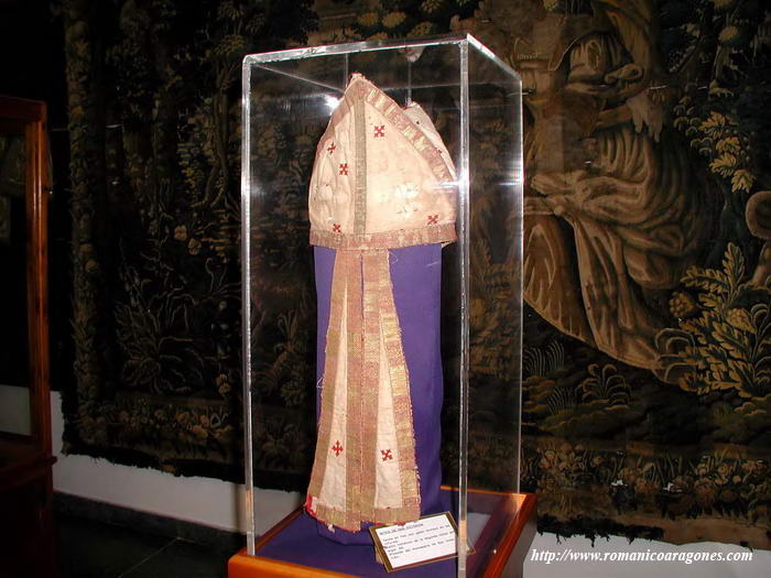 MITRA DE SAN VICTORIAN, EN MUSEO DIOCESANO DE BARBASTRO